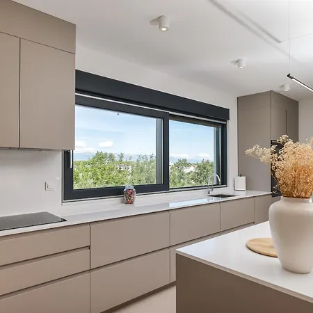 Port Luxury Penthouse Apartment *