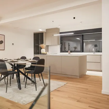 Port Luxury Penthouse Apartment *