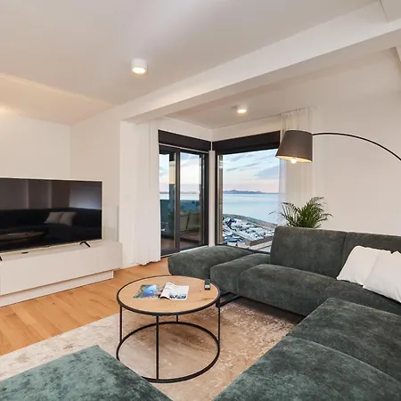 Port Luxury Penthouse Apartment *